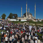 Edirne Selimiye Meydanı: Ziyaretçi Akını ve Tarihi Atmosfer